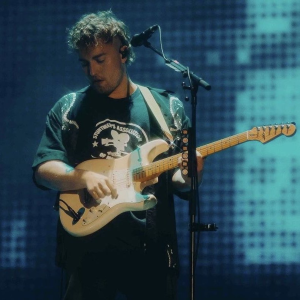 DOWNLOAD MP3: SAM FENDER – IRIS