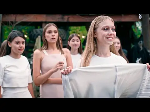 [Movie Narration] In Future, Women Greet The Last Man on Earth by Lifting Their Dresses